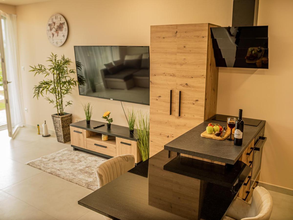 Panorama Superior Apartments - Pool, Garden, Parking Balatonalmadi Exterior photo